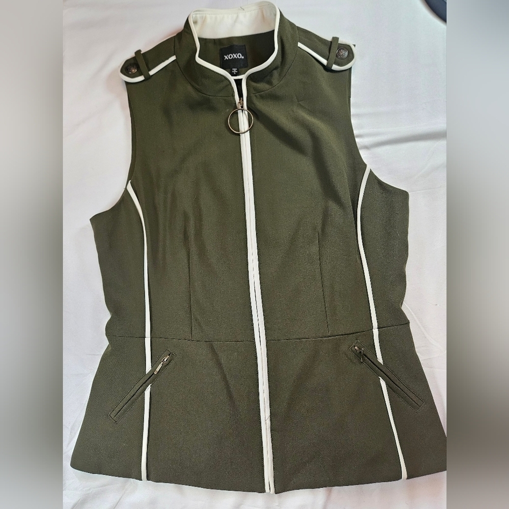 XOXO Womens Olive Green Zip Down Vest With Embroidered Rose On Back Size Large
